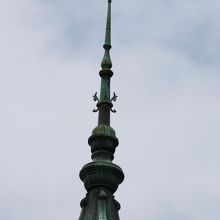 避雷針の先っぽは　金製品とのこと。見栄をはったそうです