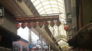 観光客向けのショッピングストリート