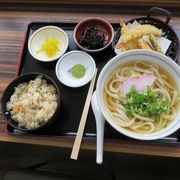 来島海峡大橋を見ながら地元の食材を食べられます。