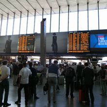 電光掲示板でよく確認を。