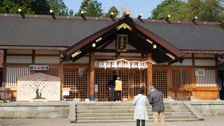 四季を感じられる足羽山の中心が、足羽神社