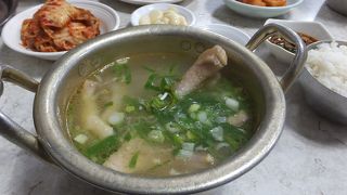 美味しいタッコムタンの店。南大門市場内の狭い路地にあります。