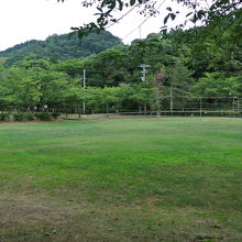 入り口からすぐの広場