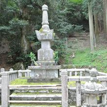御墓がひっそりとたたずんでいました