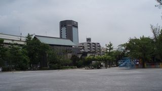 江戸で１，２を競う名庭の面影が全くないのが残念で～す。