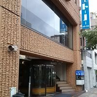 ブルーの看板が目印