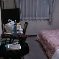 一般的なビジネスホテルのシングルルーム（セミダブル）