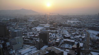 冬のタワーは夕暮れ　いとおかし