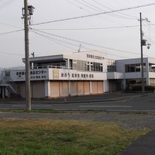 奥の出っ張り部分が食堂です