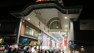 ユニークで、松山独特なお店の数々が楽しい。