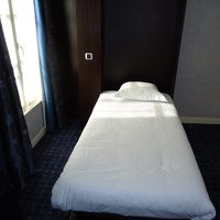 エキストラベッド足元から。向かって右にすぐドアです（笑）