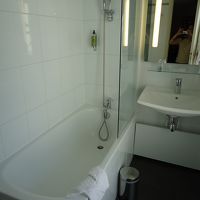 大きく開けられる窓があり日の光が嬉しかったです。