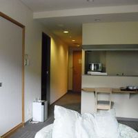 ファミリールーム　左手前が和室　左奥が洋室