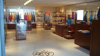 CDG各ターミナルにも店舗あり