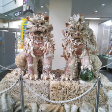 空港にあるシーサー