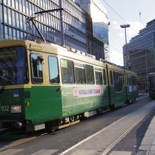 乗り降りはどこからでもOK。ドアが開かなければボタンを押す。