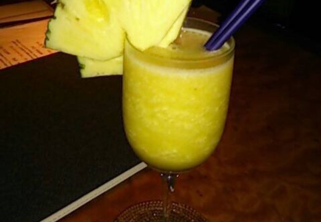 西中洲のおしゃれなバーで川面に映るネオンを眺めながら