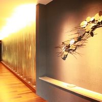 エントランス　玄関からフロントへ行くときに別世界へ行くような