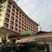 全126室の中級ホテルです。