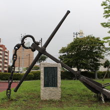 明治丸の碇のレプリカ