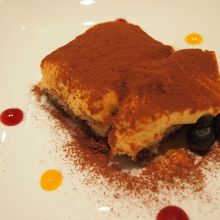 デザートはやっぱり王道のティラミス!!