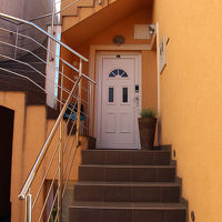 部屋の入口は、アパートの玄関みたいです