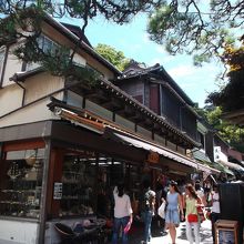 江ノ島弁財天仲見世通りの貝細工製作展示販売 一刀彫木像などのお店 By 楽人 渡辺本店のクチコミ フォートラベル 江ノ島弁財天仲見世通りの貝細工製作展示販売 一刀彫木像などのお店 By 楽人 渡辺本店のクチコミ フォートラベル
