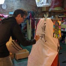 書いてるところ