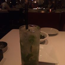 モヒートで９００円くらいだったと思います。