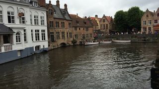 美しい街並みと運河のコラボレーション