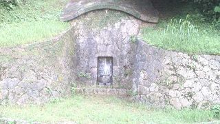 トンネルの上に