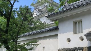 街中ですが、引っ込んだ場所で静かです