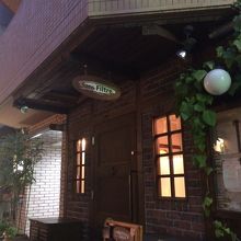 フレンチっぽくない外観です