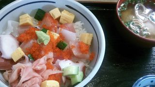 様々な具がのった漁師丼…しかし可もなく不可でもなく…
