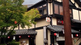 お土産屋さんやお食事