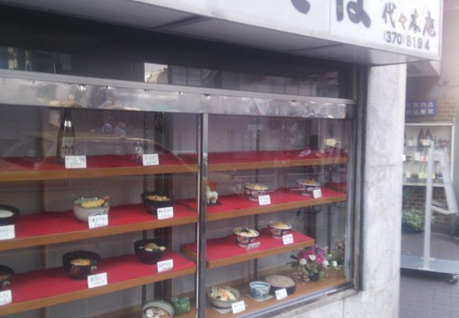 JR代々木駅目の前で便利です。