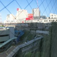 部屋より京成成田駅を。