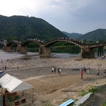 川原では釣りをしてる人もいました。