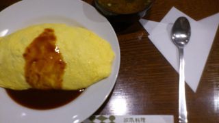 もん 扉の向こうは喫茶店のような欧風料理店