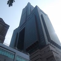 高の字をイメージしたホテルです