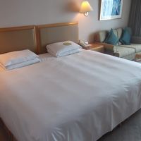 広いキングベッド