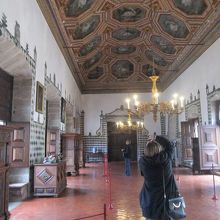 天井に白鳥が描かれた白鳥の間