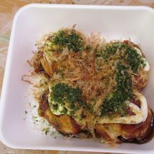 たこ焼き4個200円です。