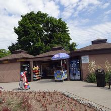 「花時計」にあるギフトショップで乗車券購入。