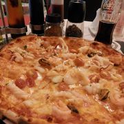 タイ・パタヤの２ｎｄ　ロードにあるピザ釜のあるベラ　イタリアン　レストラン
