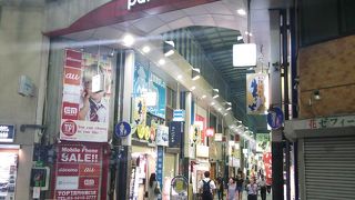 それほど活気がある商店街ではありません。