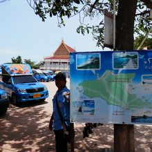 ここからソンテウでビーチに行きます。明朗会計です。