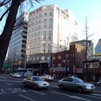 明洞方面へのバス停から撮りました