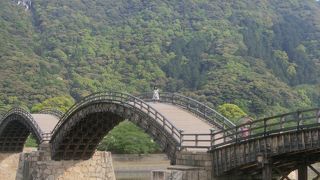 きれいなアーチ型の橋、錦帯橋
