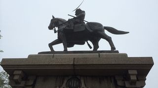 伊達政宗像が待つ仙台の街を見下ろす公園